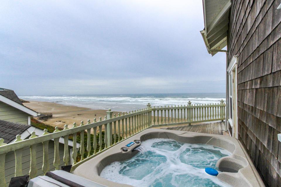 Nye Beach Oceanfront Cottage 3 BD Vacation Rental in Newport, OR Vacasa
