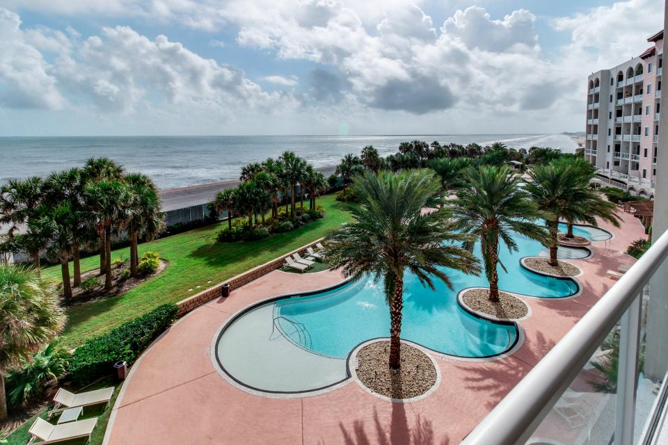 Cool Breezes at Diamond Beach Resort 3 BD Vacation Rental in Galveston, TX Vacasa