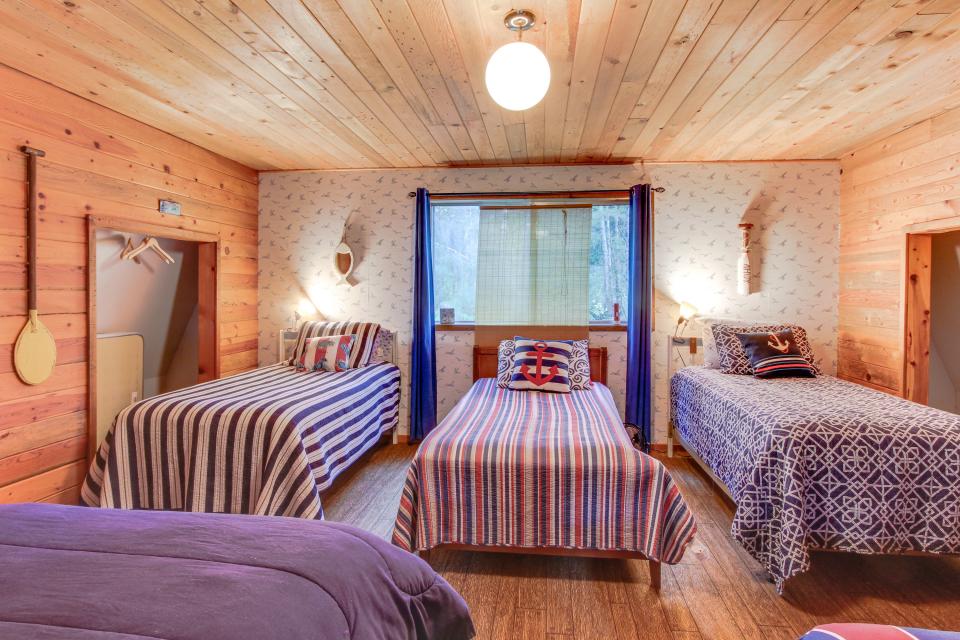 Sabala Cabin 1 BD Vacation Rental in Bandon, OR Vacasa