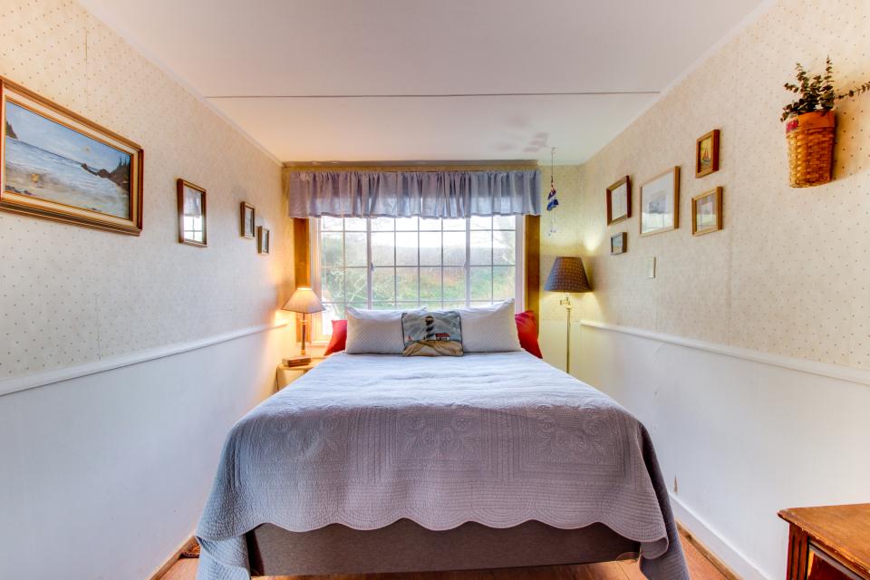 Happy Camp Beachfront Cabin 2 BD Vacation Rental in Netarts, OR Vacasa