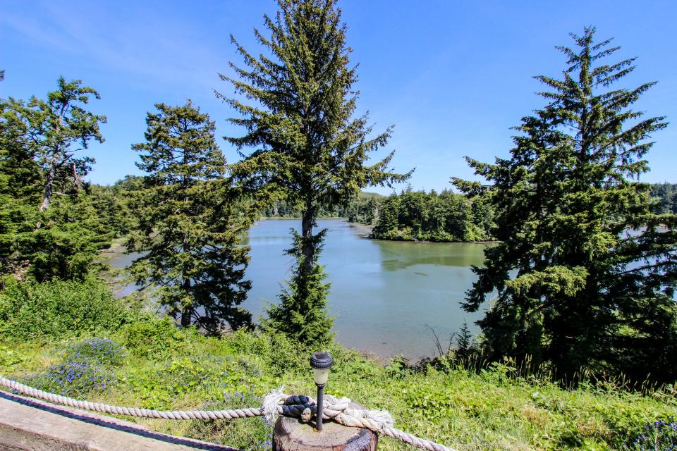 Osprey Cove 1 BD Vacation Rental in Charleston, OR Vacasa