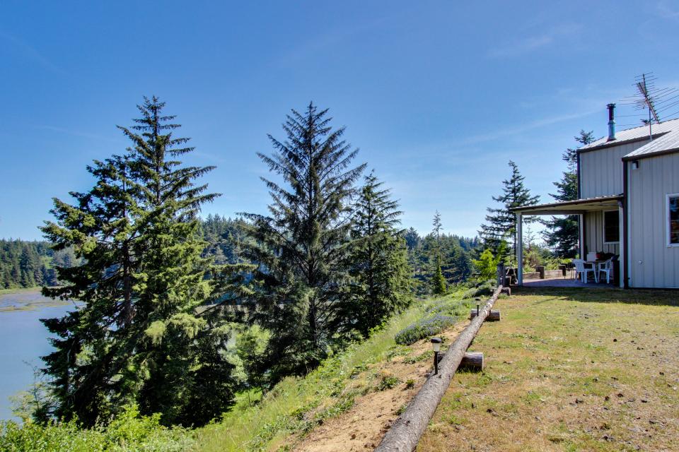 Osprey Cove 1 BD Vacation Rental in Charleston, OR Vacasa