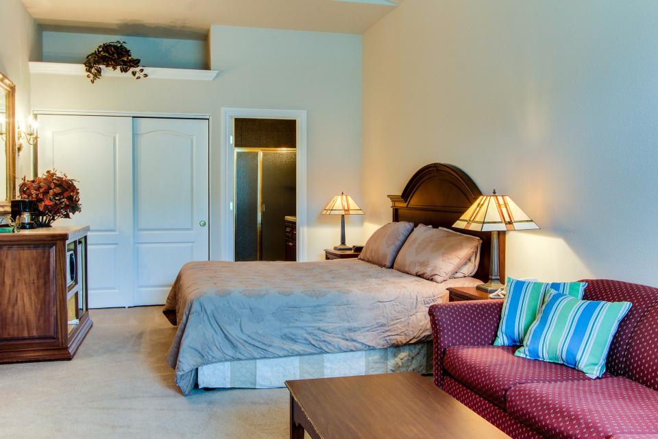 The River's Edge Guest House plus Mini Suite 3 BD Vacation Rental in