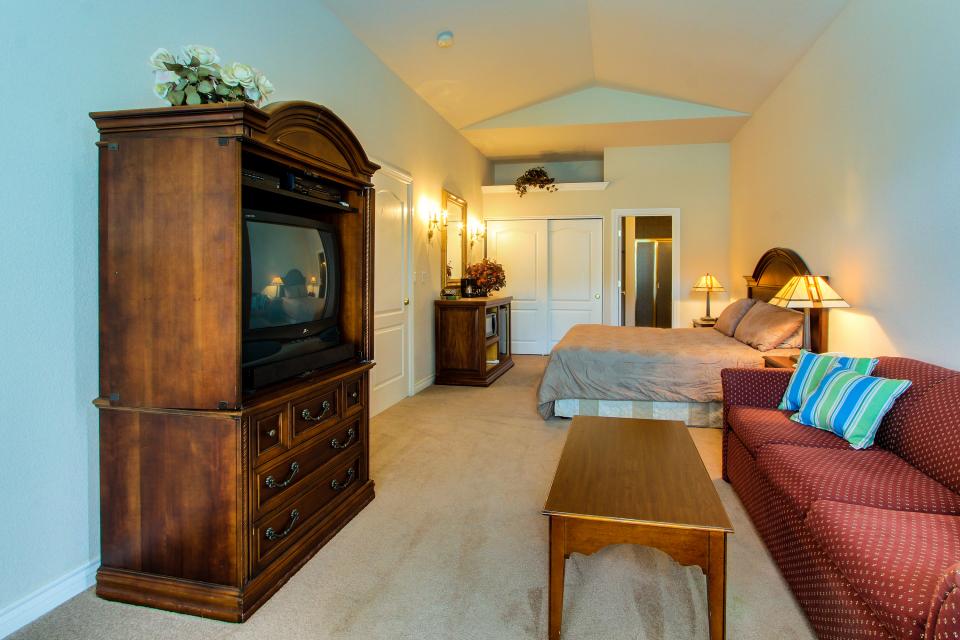 The River's Edge Guest House plus Mini Suite 3 BD Vacation Rental in