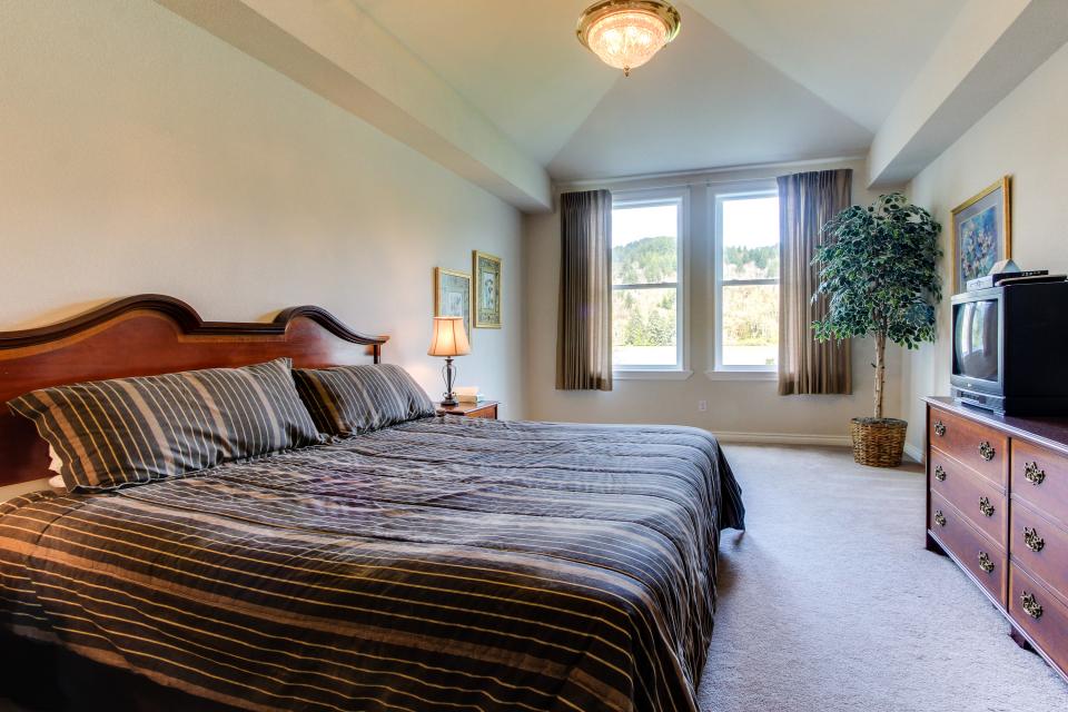 The River's Edge Guest House plus Mini Suite 3 BD Vacation Rental in