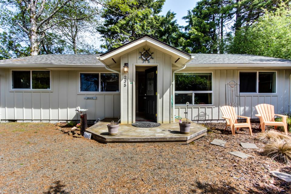The Wallace Beach House 3 BD Vacation Rental in Gleneden Beach, OR