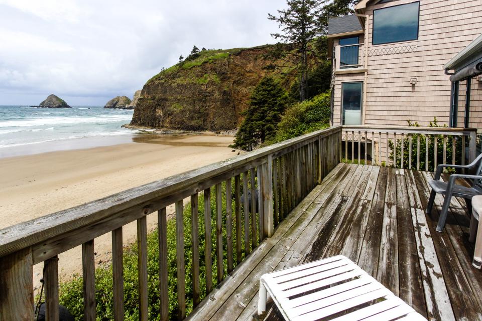 Oceanfront Cottage 3 BD Vacation Rental in Oceanside, OR Vacasa