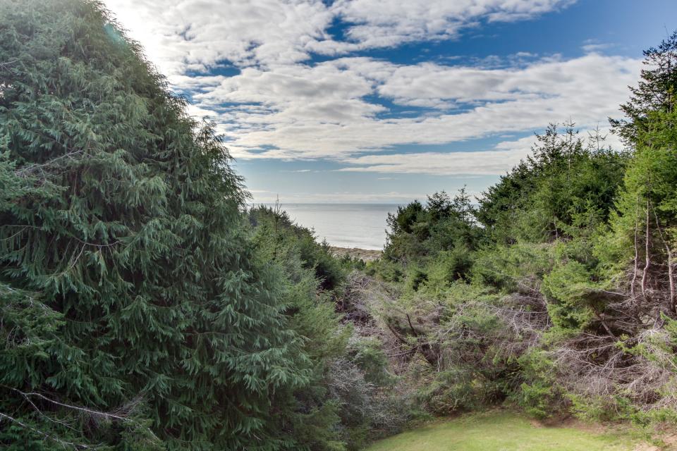 Nesika Beach House 3 BD Vacation Rental in Gold Beach, OR Vacasa