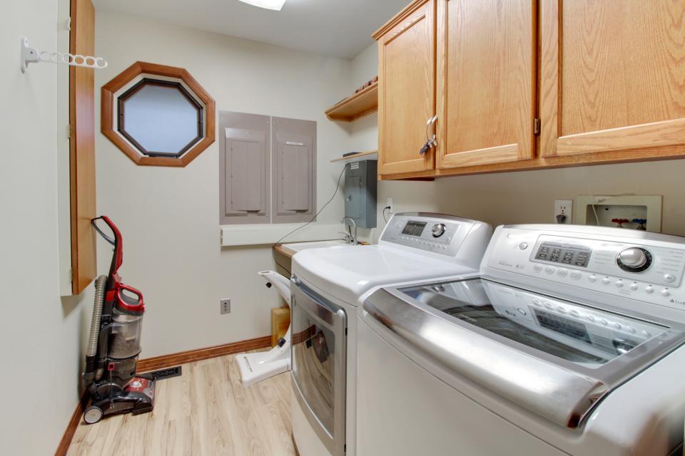 Seal's Passage 3 BD Vacation Rental in Port Hadlock, WA Vacasa