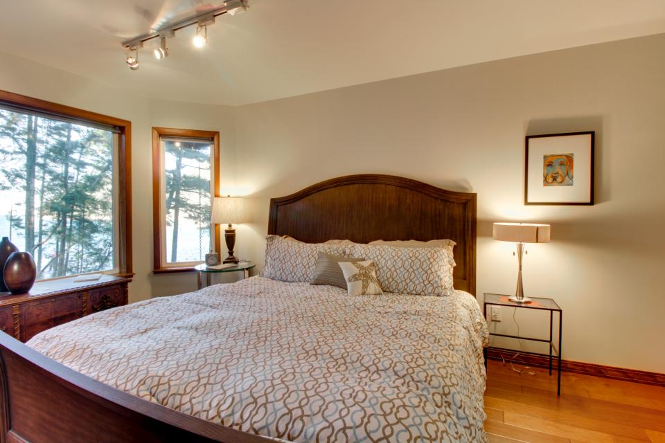 Seal's Passage 3 BD Vacation Rental in Port Hadlock, WA Vacasa