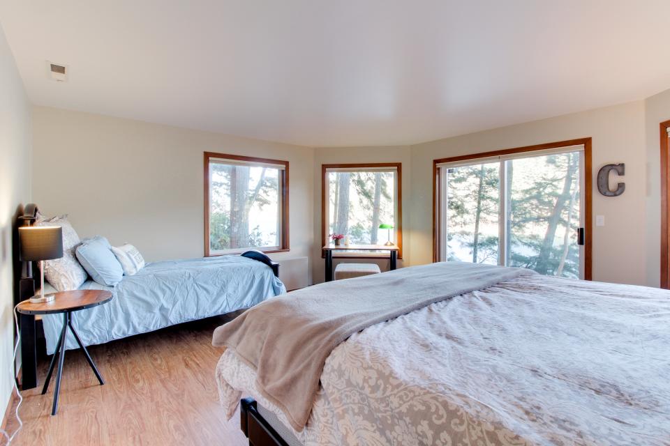 Seal's Passage 3 BD Vacation Rental in Port Hadlock, WA Vacasa