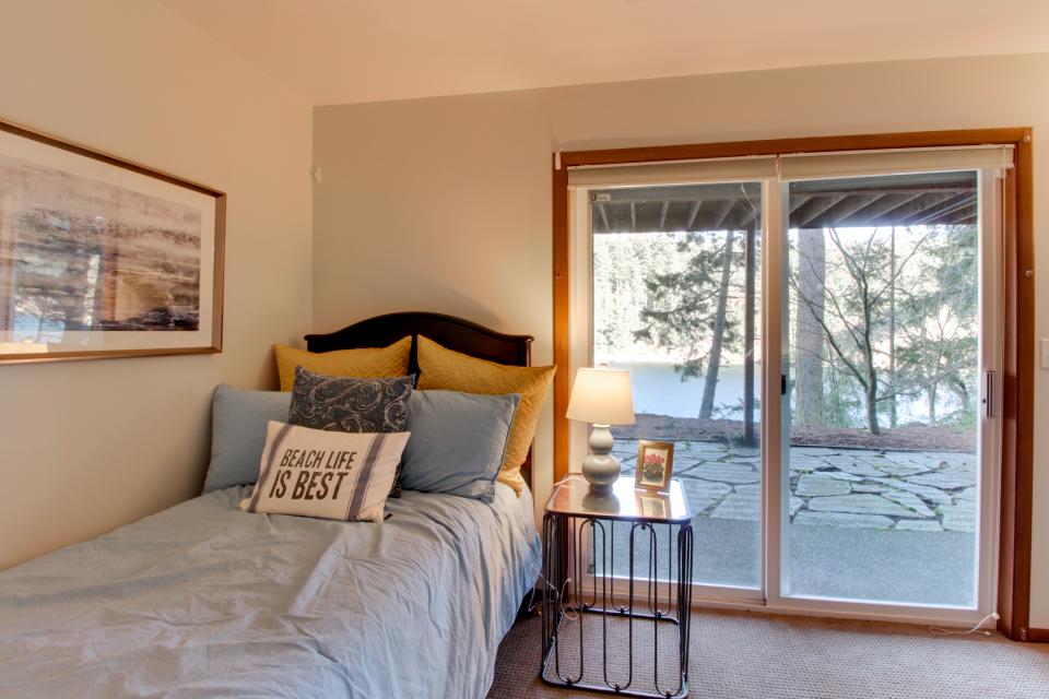 Seal's Passage 3 BD Vacation Rental in Port Hadlock, WA Vacasa