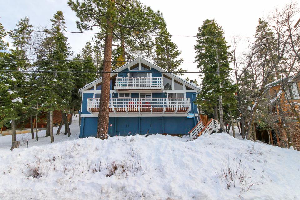 Siskiyou Chalet 2 BD Vacation Rental in Big Bear Lake, CA Vacasa