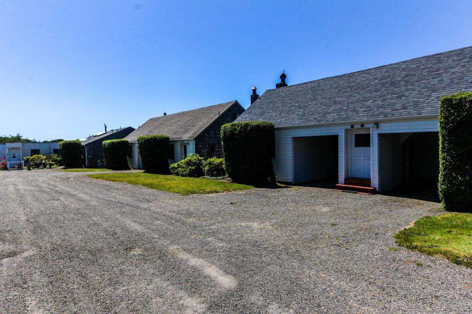 Cape Cod Cottages Unit 3 2 BD Vacation Rental in Waldport, OR Vacasa