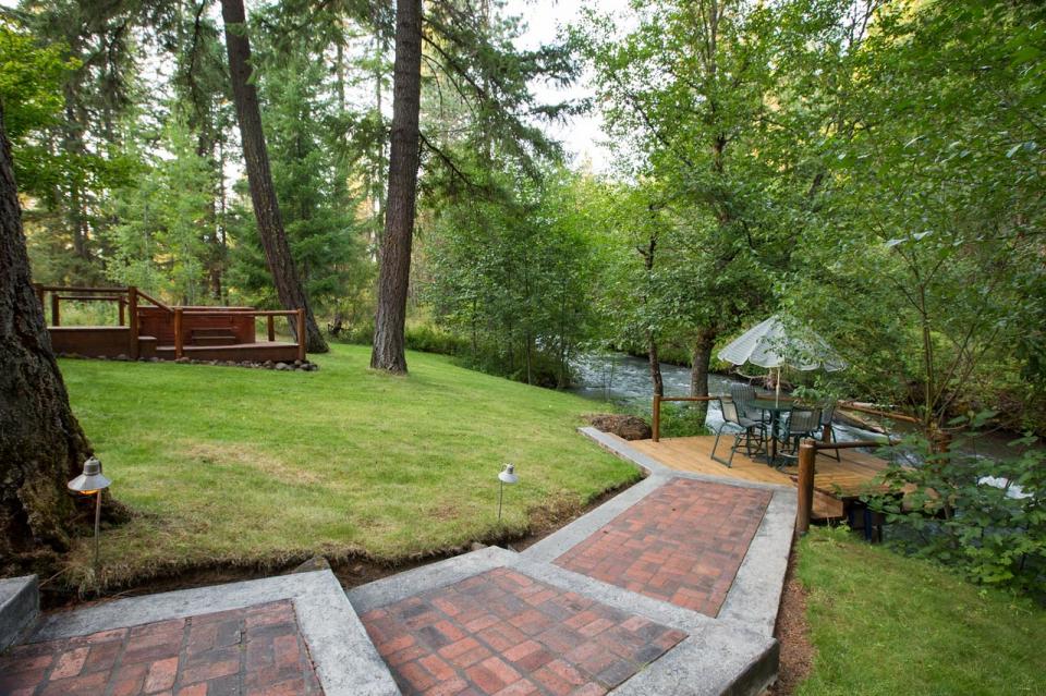 Riverwood Lodge 3 BD Vacation Rental in Trout Lake, WA Vacasa