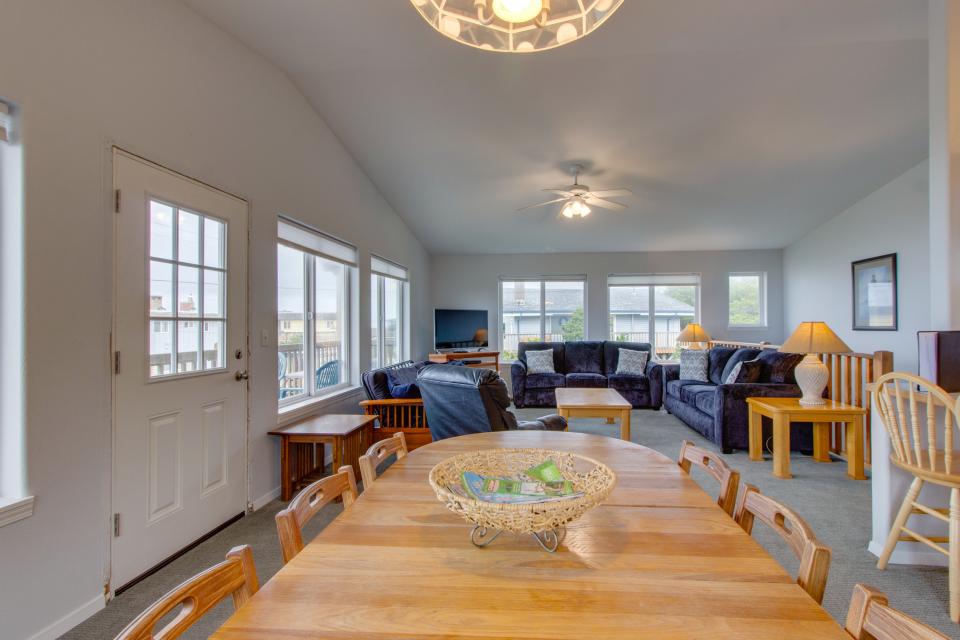 The SeaHawk 4 BD Vacation Rental in Rockaway Beach, OR Vacasa
