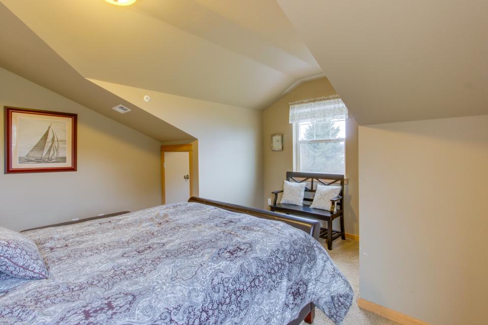 Bayside Cabin 3 BD Vacation Rental in Bay City, OR Vacasa