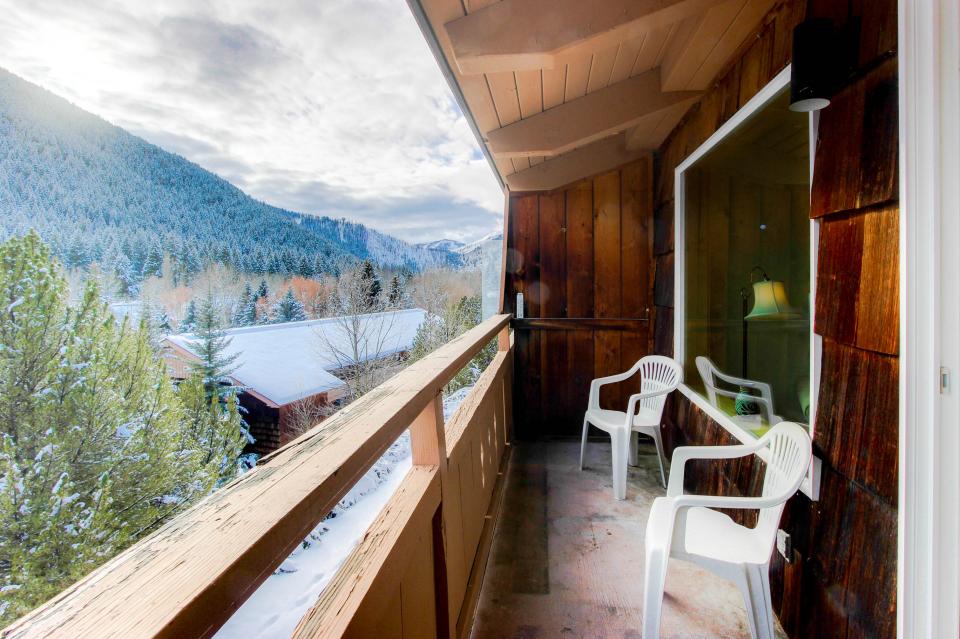 Limelight Base Camp Condo. Ski, bike, & adventure! 1 BD Vacation