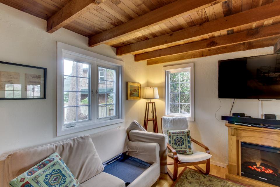 Van Buren's Cottage 2 BD Vacation Rental in Cannon Beach, OR Vacasa