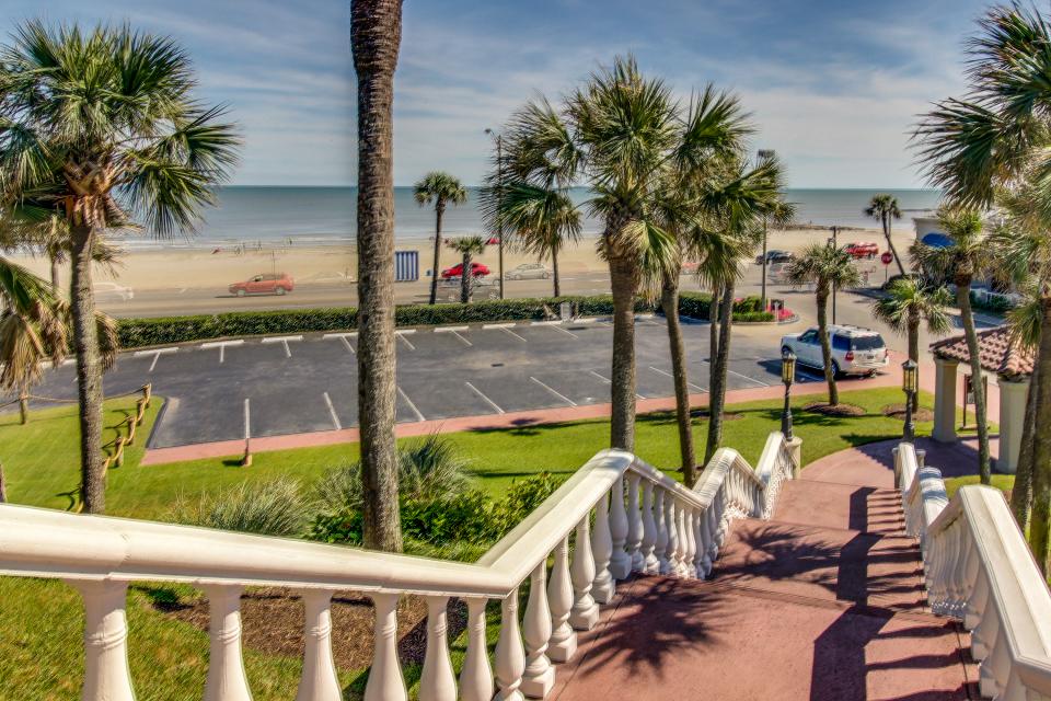 San Luis Getaway 1 BD Vacation Rental in Galveston, TX Vacasa