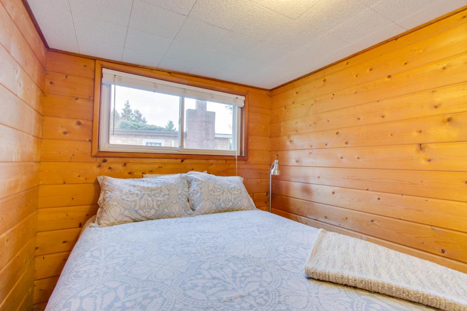 Pearl Ocean Front Beach House 3 BD Vacation Rental in Netarts, OR