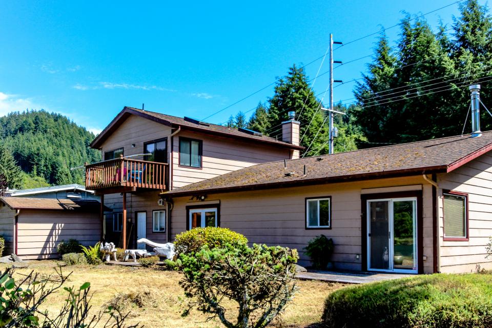 Alsea River Getaway 3 BD Vacation Rental in Waldport, OR Vacasa