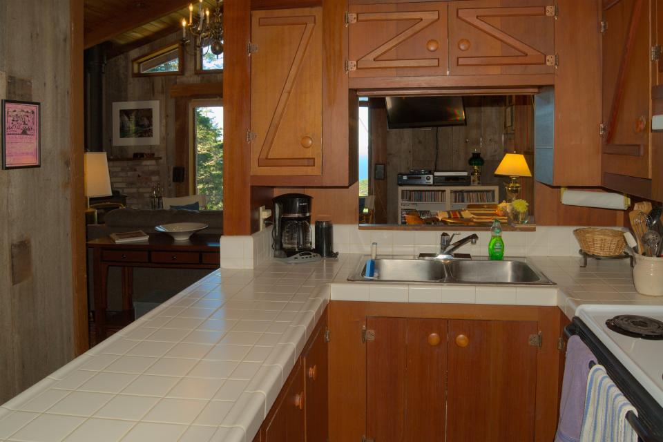 Safe At Anchor 2 BD Vacation Rental in Elk, CA Vacasa