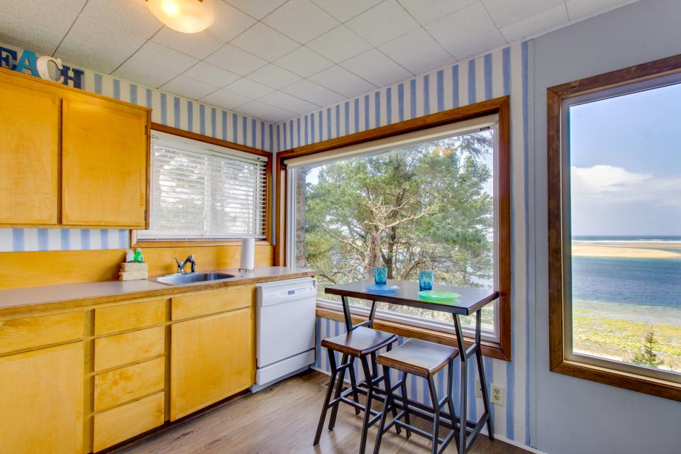 Pearl Ocean Front Beach House 3 BD Vacation Rental in Netarts, OR