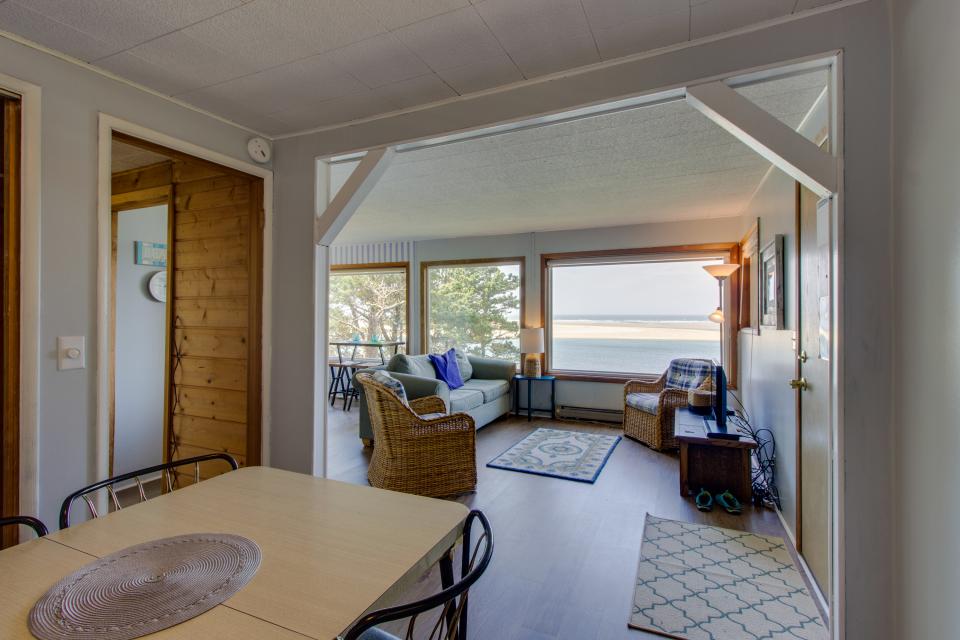 Pearl Ocean Front Beach House 3 BD Vacation Rental in Netarts, OR