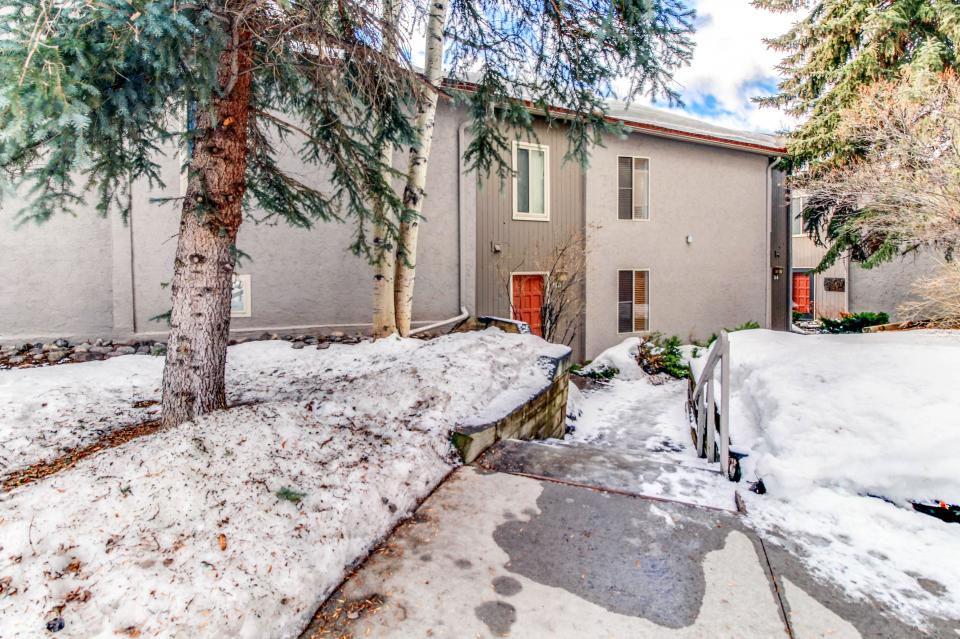 EagleVail Ski/Golf Retreat 2 BD Vacation Rental in Avon, CO Vacasa