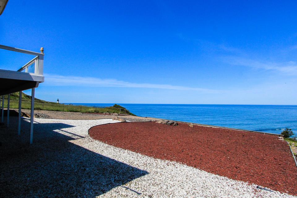 Newport Oceanfront Estate with Hot Tub Upper Level 5 BD Vacation