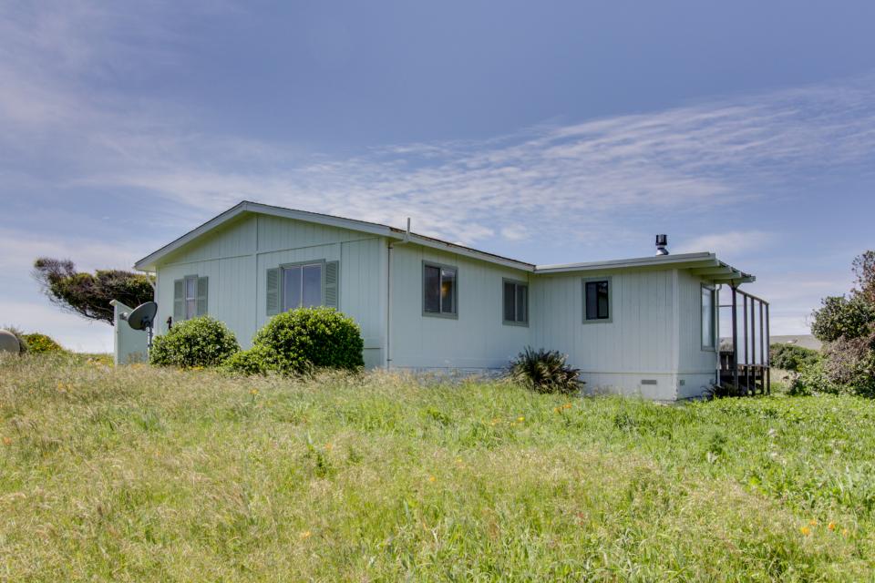 Driftwood Cottage 2 BD Vacation Rental in Fort Bragg, CA Vacasa