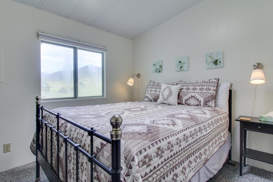 Driftwood Cottage 2 BD Vacation Rental in Fort Bragg, CA Vacasa