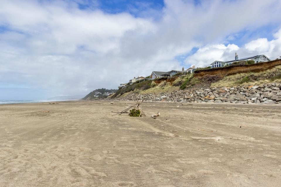 The Wallace Beach House 3 BD Vacation Rental in Gleneden Beach, OR