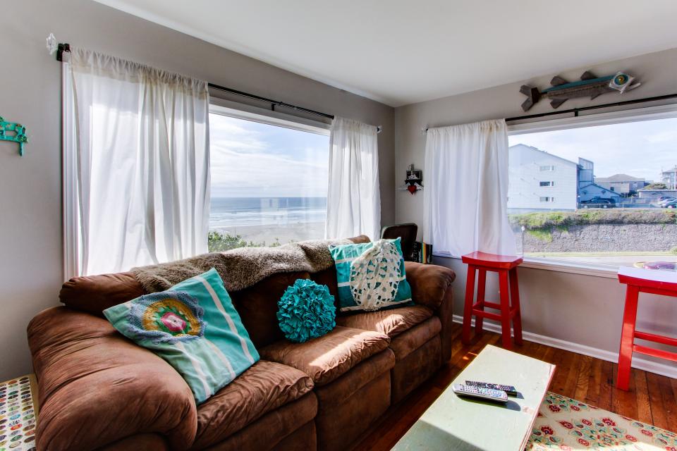 The Pearl of Nye Beach 2 BD Vacation Rental in Newport, OR Vacasa
