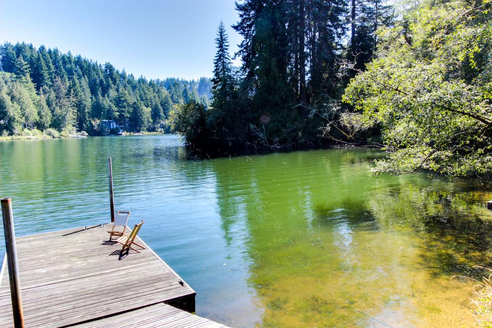 Rustic Retreat on Mercer Lake 2 BD Vacation Rental in Florence, OR Vacasa