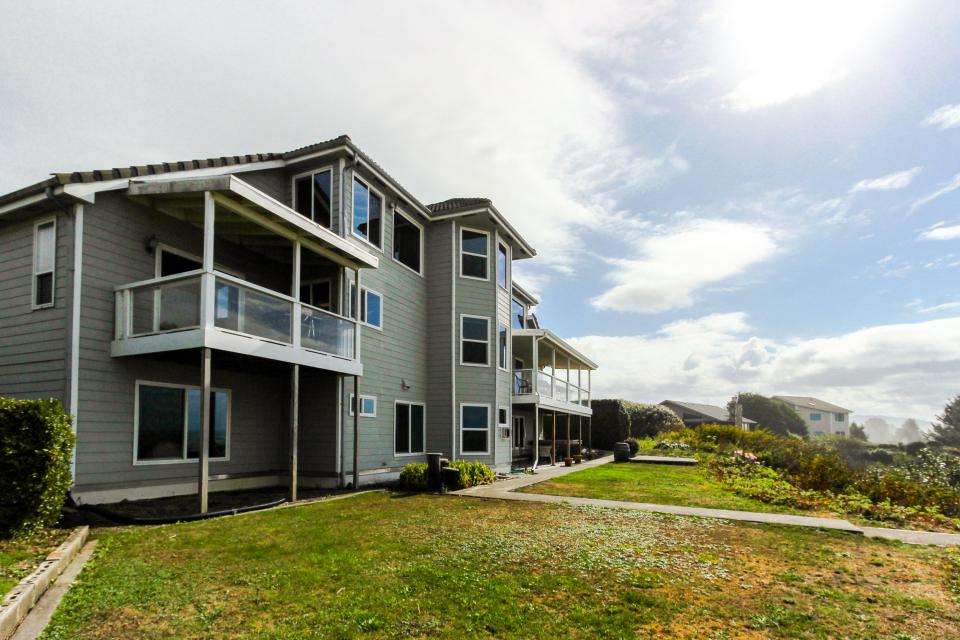 Brookings Oceanfront Estate 4 BD Vacation Rental in Brookings, OR