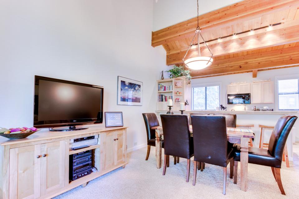 Aspen Grove "Ski Back" Condos 2 BD Vacation Rental in Truckee, CA