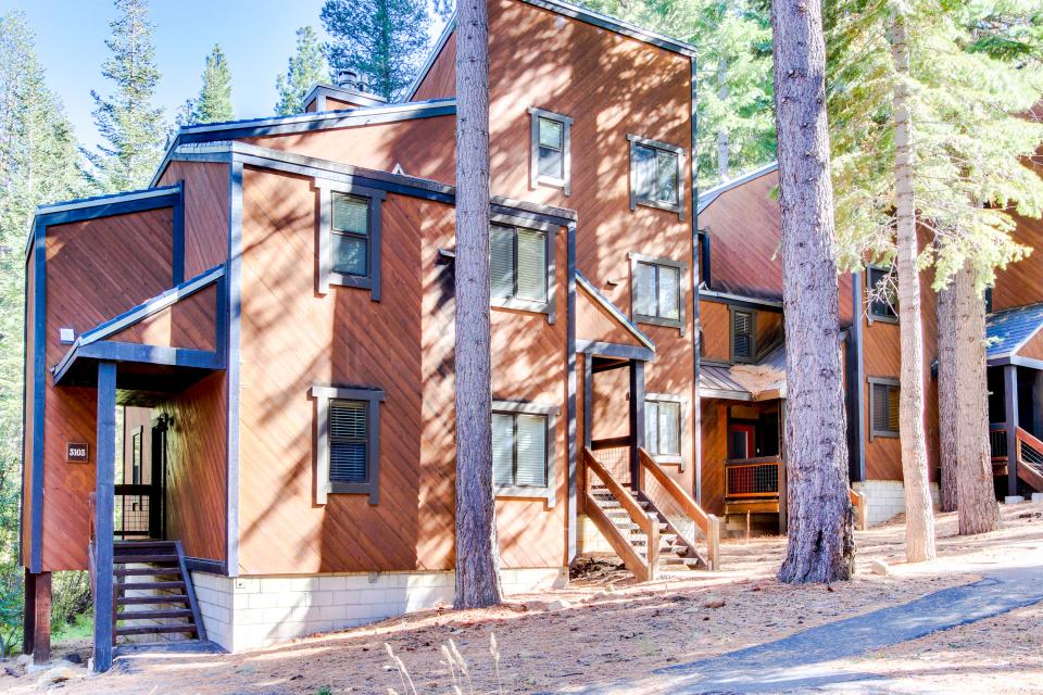 Aspen Grove "Ski Back" Condos 2 BD Vacation Rental in Truckee, CA Vacasa