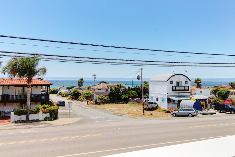 Ocean Mornings 4 BD Vacation Rental in Cayucos, CA Vacasa