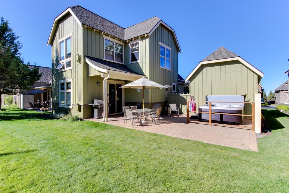 Eagle Crest Tudor in Desert Sky 2 BD Vacation Rental in Eagle Crest