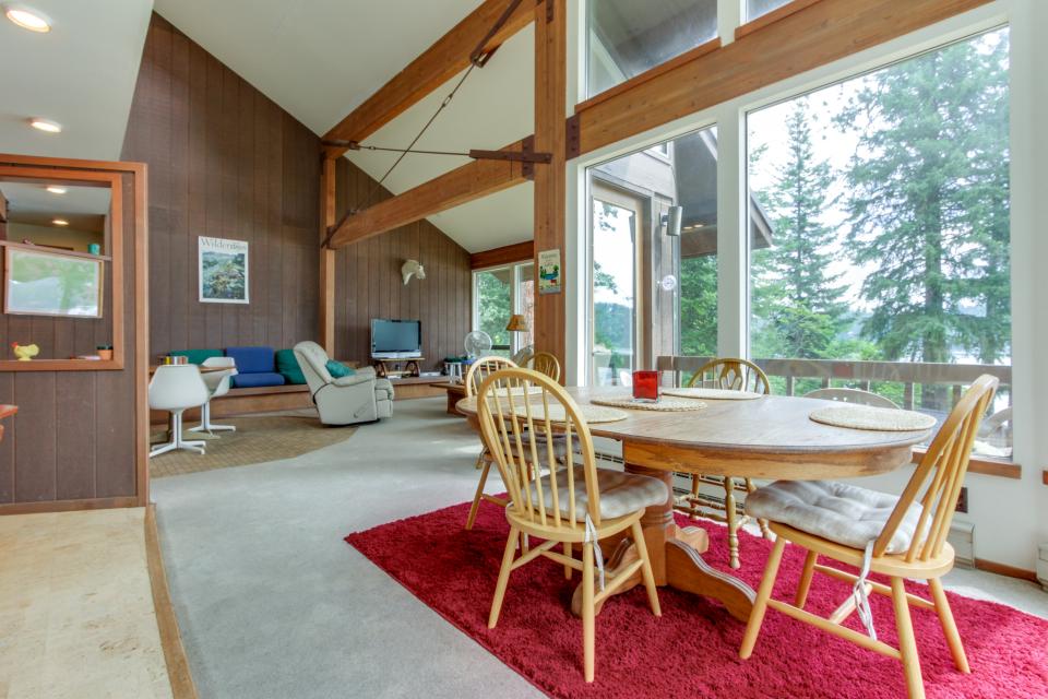 Spirit Lake 4 BD Vacation Rental in Spirit Lake, ID Vacasa