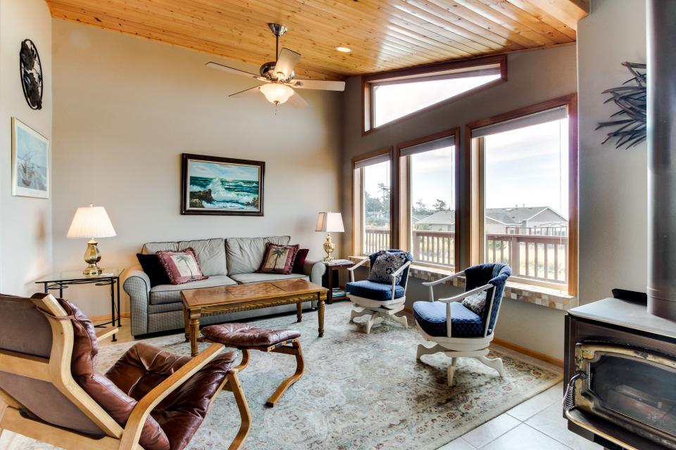 Scandia House in Bayshore Estates! 3 BD Vacation Rental in Waldport