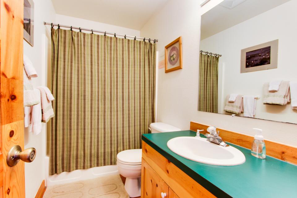 Delight 4 BD Vacation Rental in Pacific City, OR Vacasa