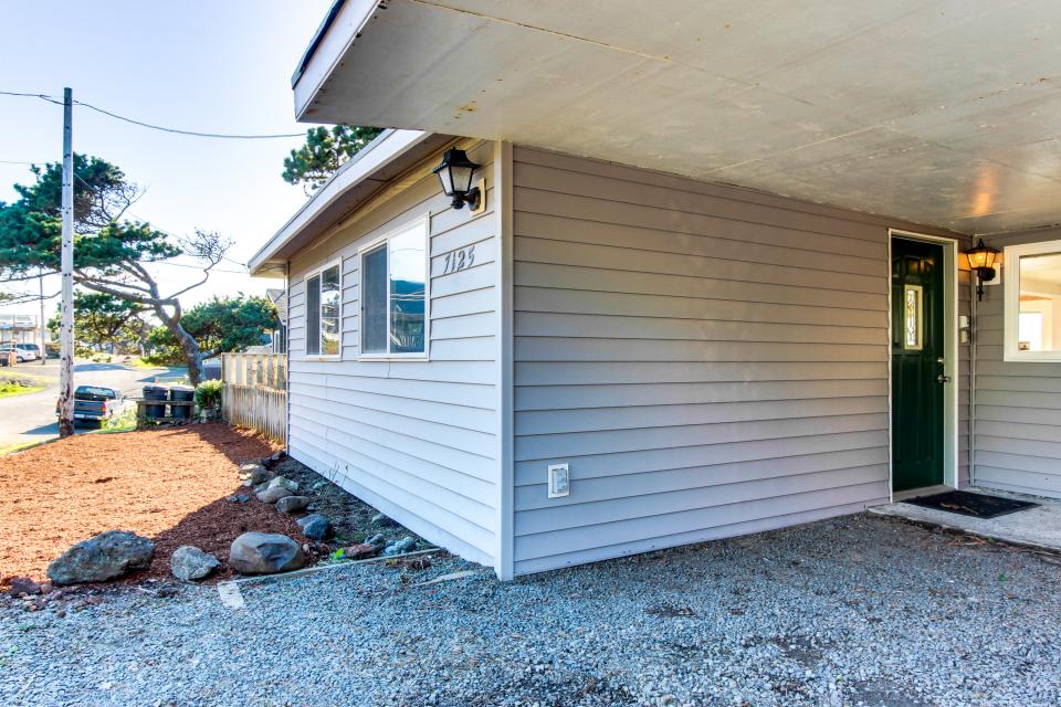 The Best Little Beach House on the Oregon Coast! 2 BD Vacation Rental