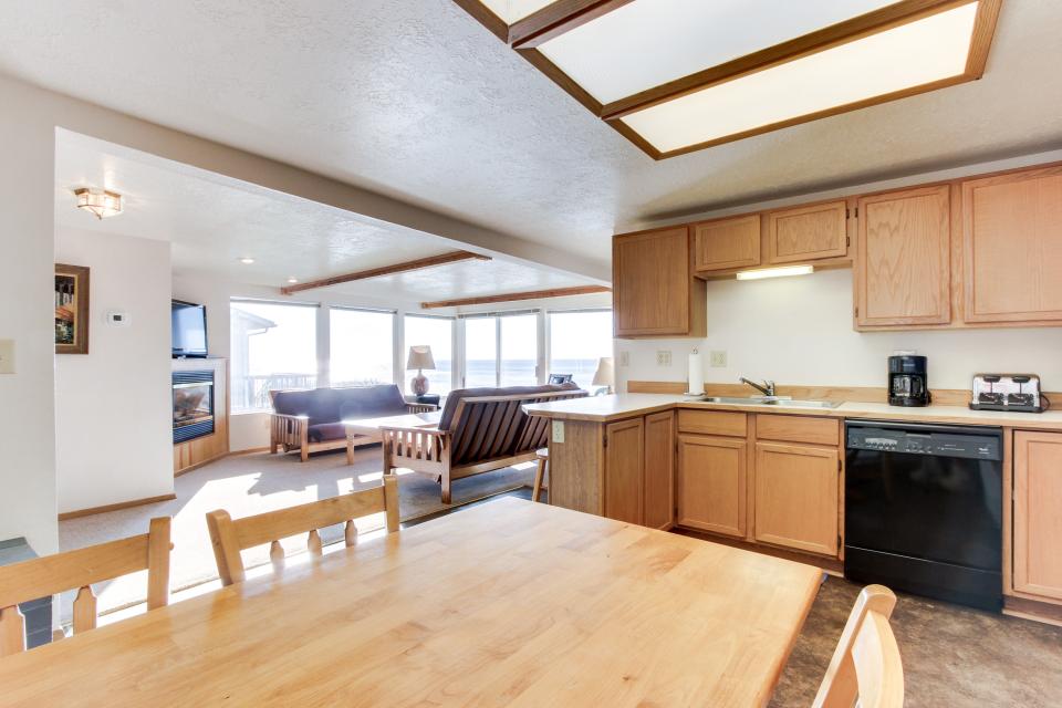 The Best Little Beach House on the Oregon Coast! 2 BD Vacation Rental