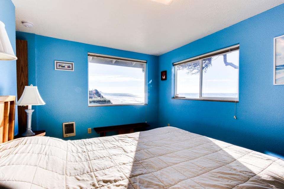 The Best Little Beach House on the Oregon Coast! 2 BD Vacation Rental