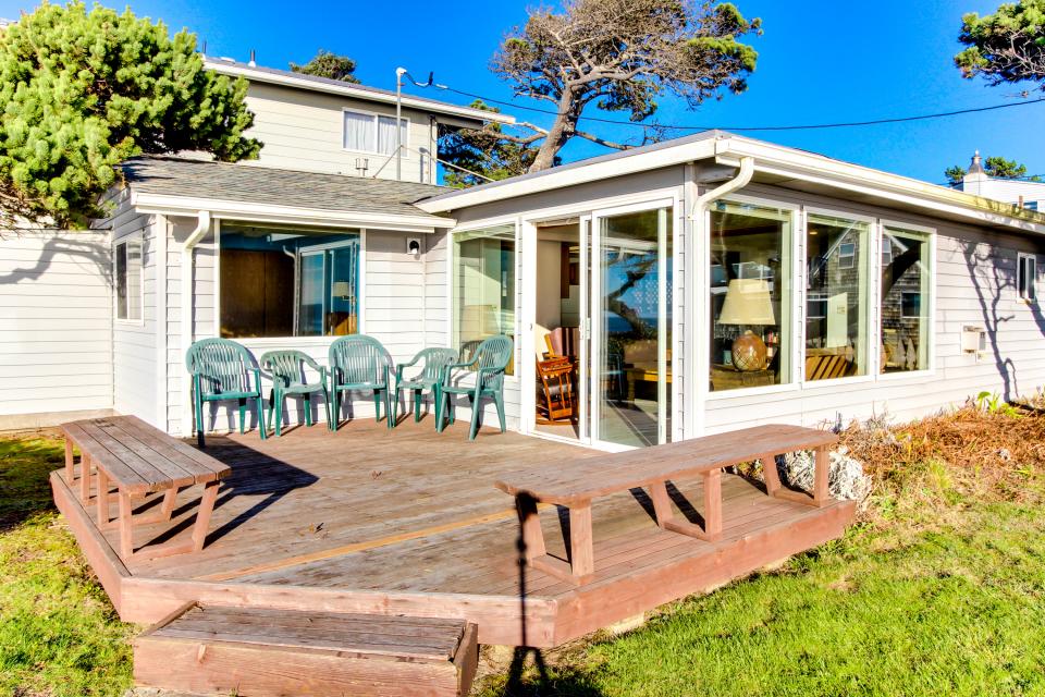 The Best Little Beach House on the Oregon Coast! 2 BD Vacation Rental