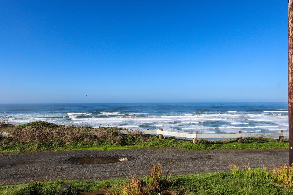 Nye Beach Retreat 2 BD Vacation Rental in Newport, OR Vacasa