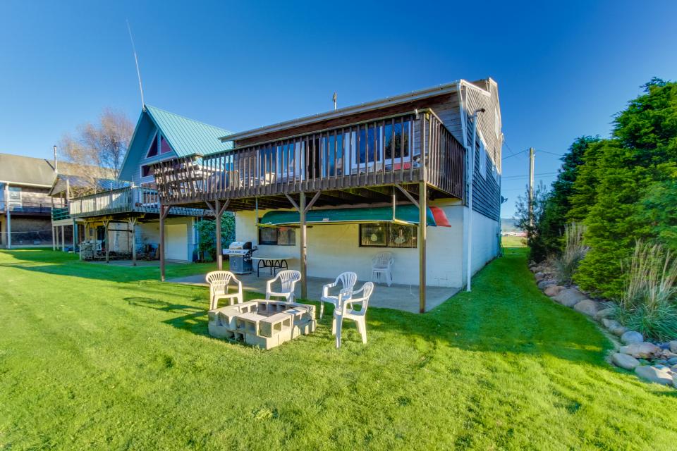 Nestucca Shores Vacation Rental 3 BD Vacation Rental in Pacific City